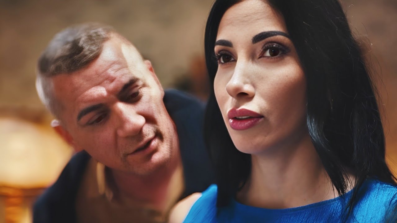 ⁣One whistle and everything stopped | French girl 