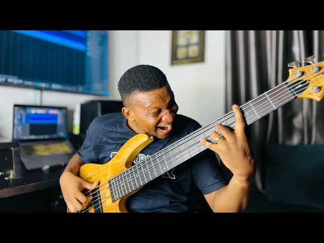 BASSIST WENT ON TOP OF HIS GAME KILLING THE BEST AFRICAN PRAISE MEDLEY BY GABRIEL EZIASHI PART 2 class=