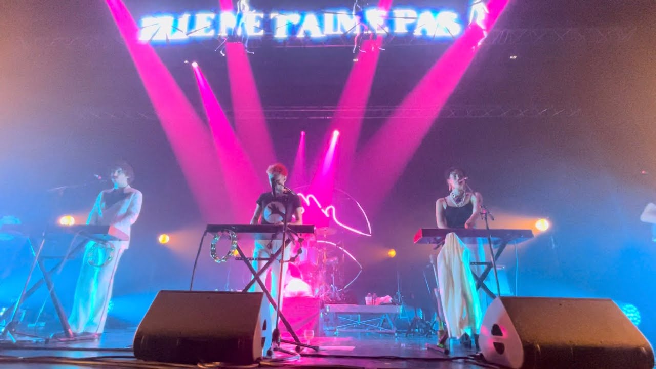 La Femme - Elle ne t’aime pas (Live at Rocher de Palmer, Cenon 11/04/2022)
