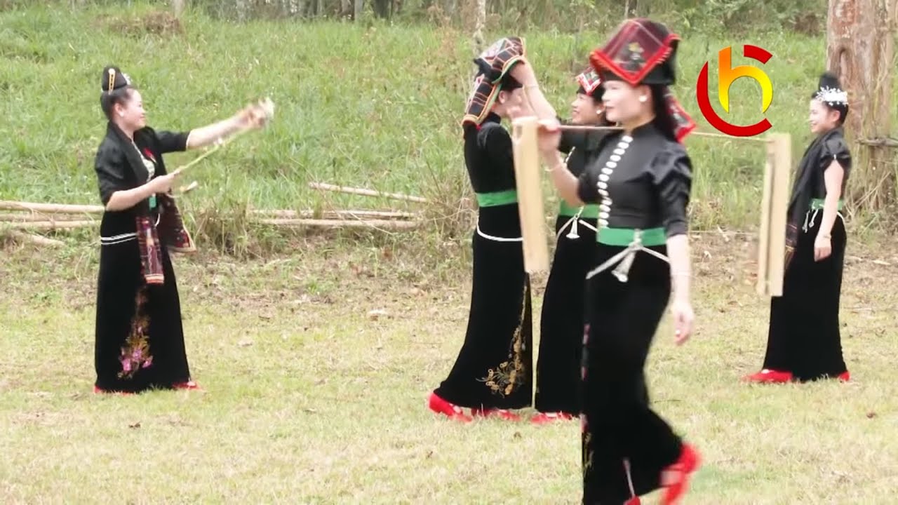 KHẮP TAY: CHÔM MIÊN NAM GIẢI PHÓNG- NAM BẮC HUÔM HƯƠN ĐIÊU