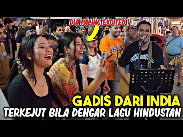 Tiba² ada gadis minta lagu Hindustan, muka Malaysian rupanya pure India. Excited betul mereka! class=