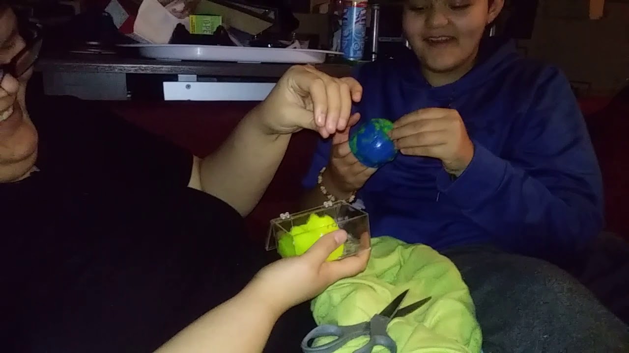 Dollarama squeeze ball cut open *oddly satisfying* YouTube
