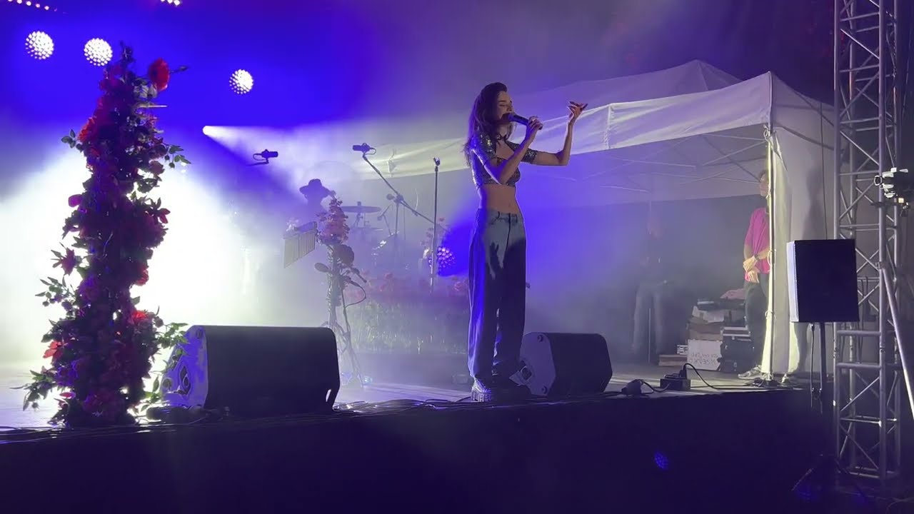 Natalia Szroeder - Parasole (Sandomierz, 06.08.2022)