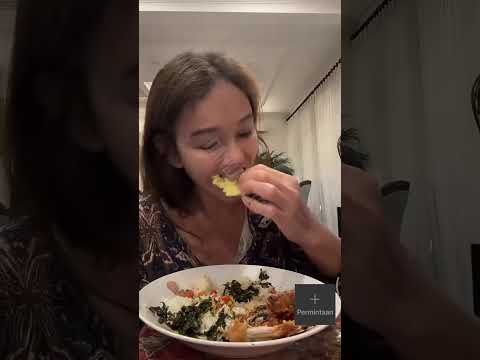 13 Oktober 2022, Bunda Corla Pulang kerja Jam 4 Pagi kelaparan Langsung lahap makanya part 2