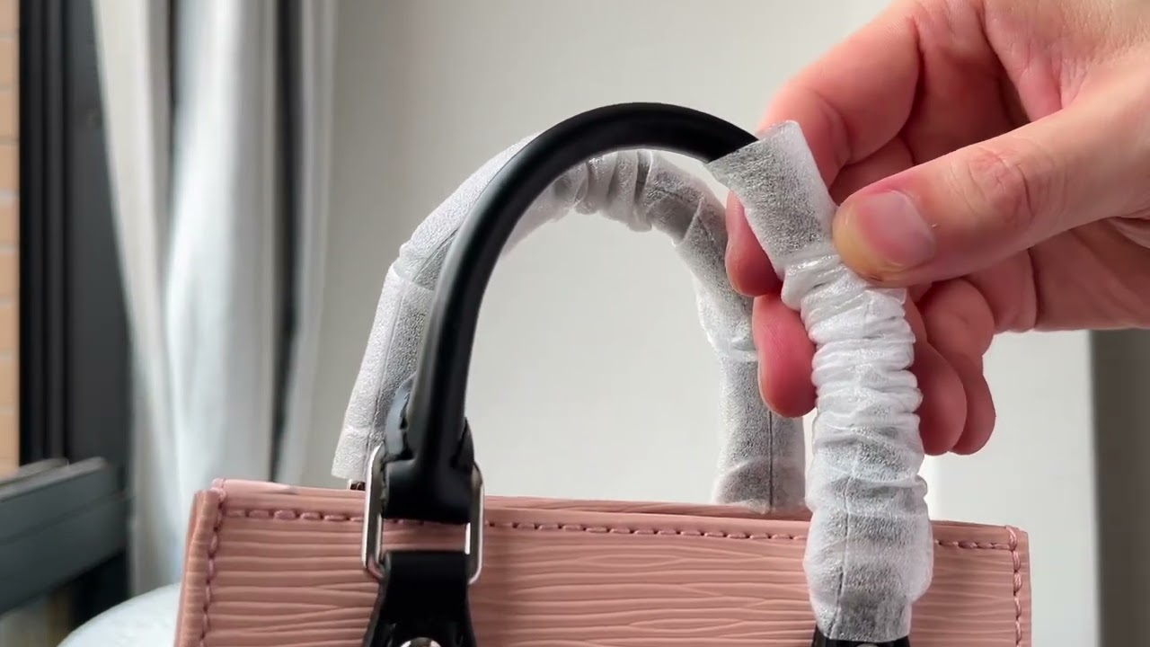 LOUIS VUITTON PETIT SAC PLAT (M69575)