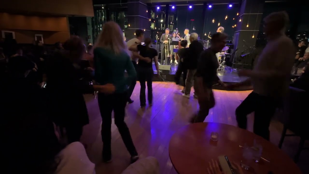 IMG 6122 Margaret Batiuchok with Gayle at Dizzy's to Danny Jonokuchi 12.1.22