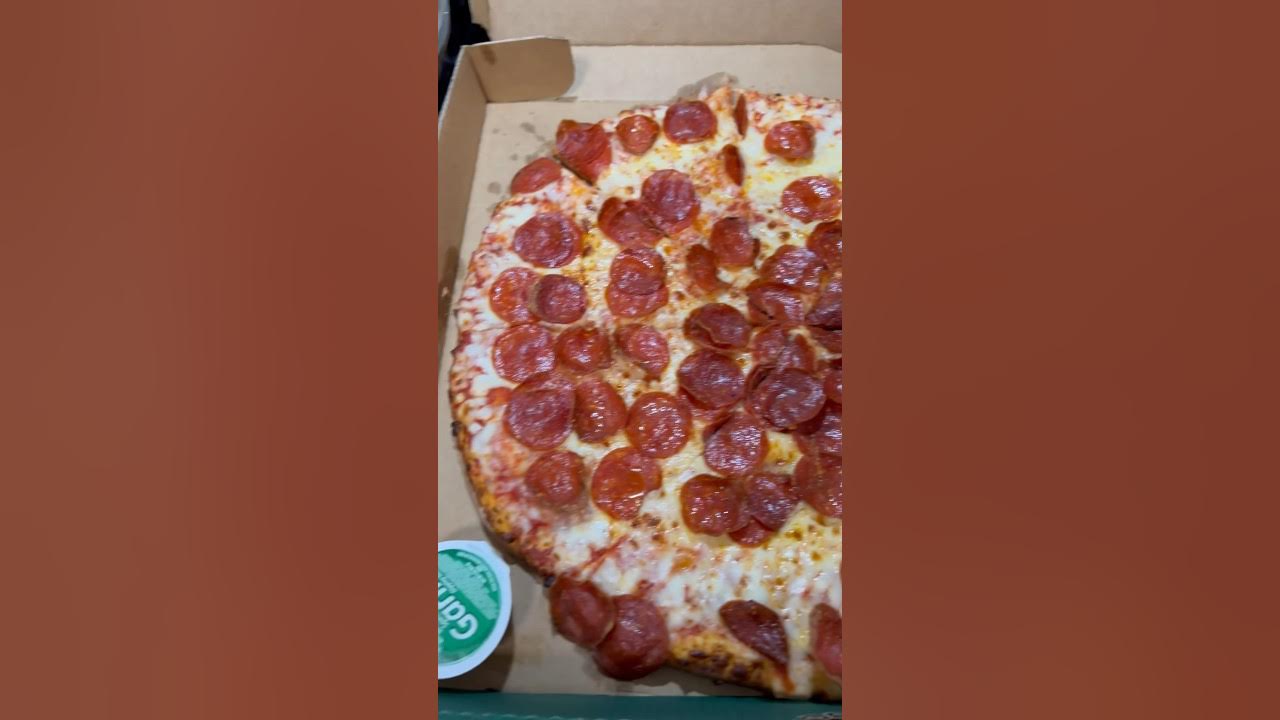 Papa John's Shaq-a-Roni Pizza (Review) - Food Rankers