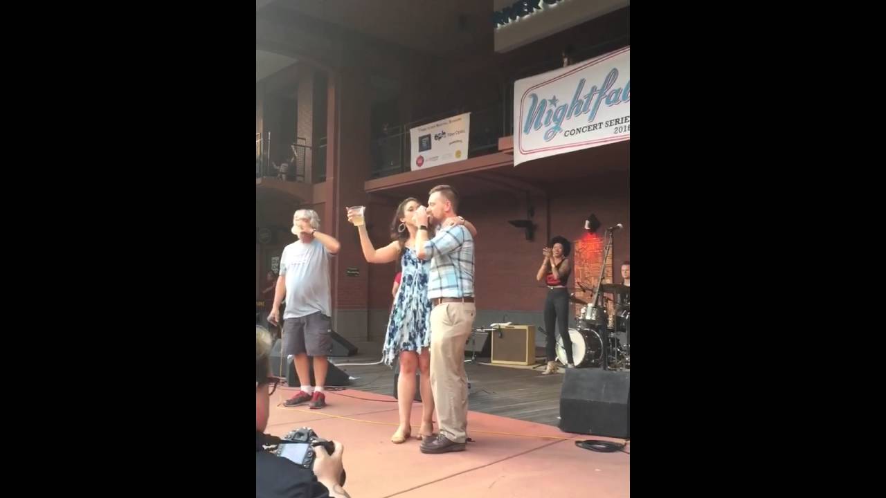 Guarda Jon Elliott and Bexy Ribeiro get engaged at Nightfall! su YouTube Guarda Jon Elliott and Bexy Ribeiro get engaged at Nightfall! su YouTube