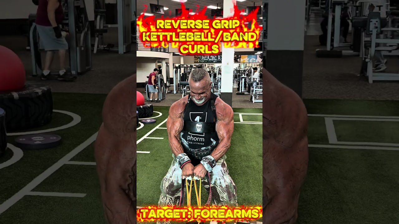 REVERSE GRIP KETTLEBELL BAND CURLS TO TARGET FOREARMS #workout #motivation #muscle #workouttips