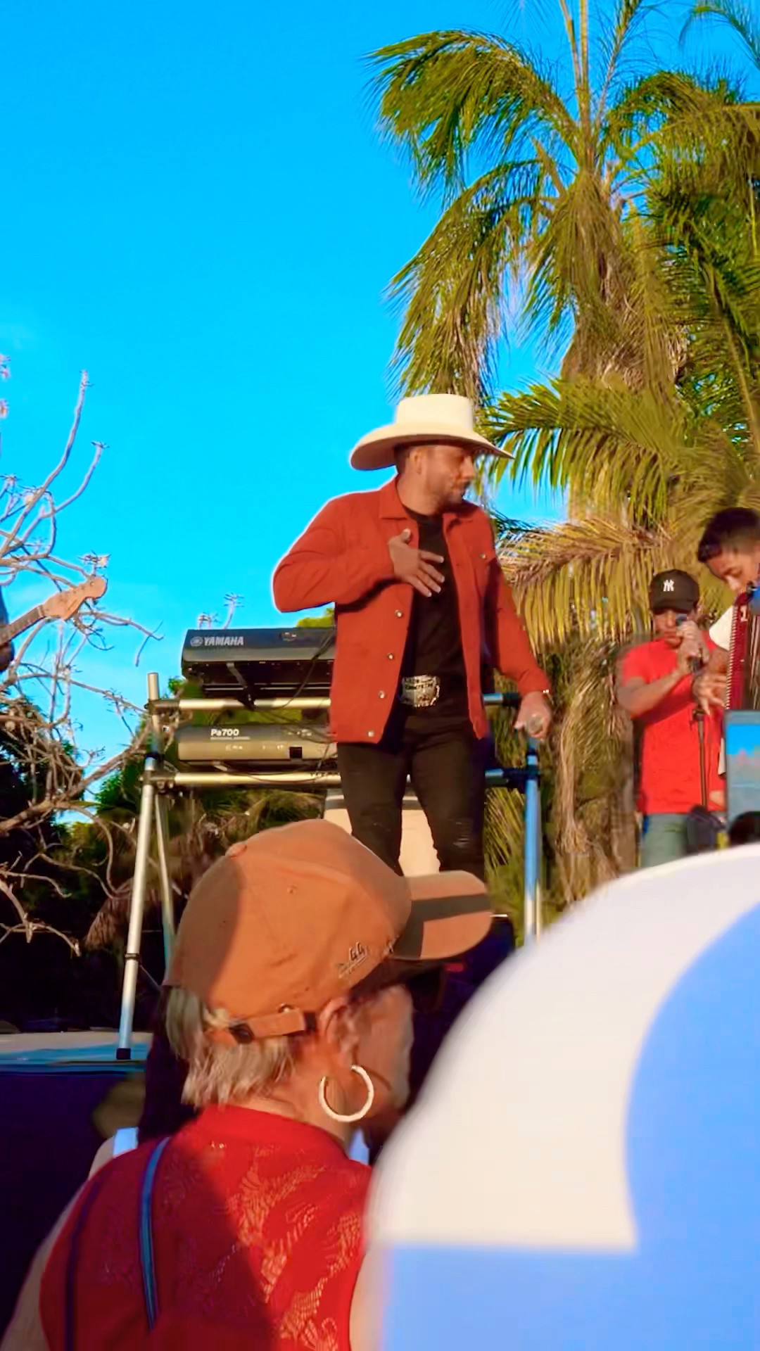 Leãozinho do forró canta mais um hit com seu filho Alejandro Rodrigues bota esse Piseiro pra bombar