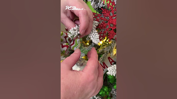 Trucos navideños 149: ¿Cómo colgar bolas navideñas en ramas de PVC y PE? #árboldenavidad #decoración