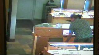 Clown robbers hit jewelery store