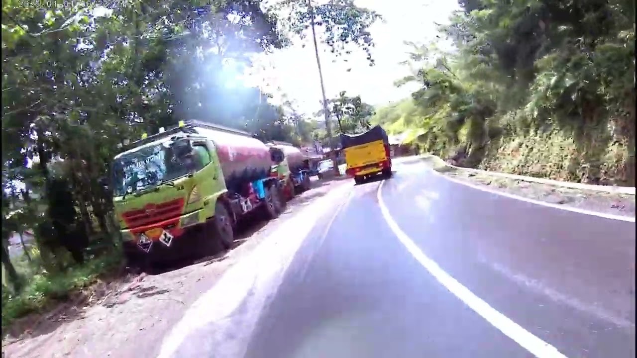 Perjalanan jauh ke pantai ujung genteng, rasa capek dan lelah hilang dengan pemandangan yang indah. 