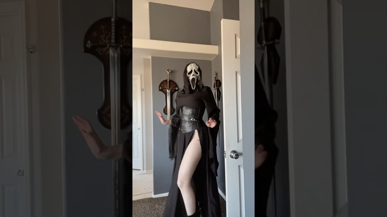 What’s your favorite scary movie? 😈