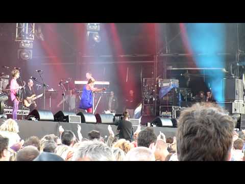 CLARE GROGAN - Live @ Rewind Festival 2010 - Happy...