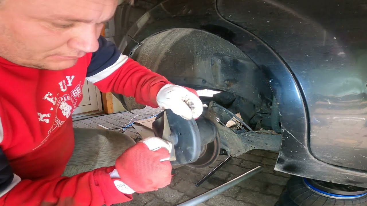 1.rész   Ford Galaxy hátsó lengéscsillapitó és rúgó csere + féktárcsa felszabályozása