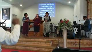 PE sisters-sings- Die Naam van Jesus