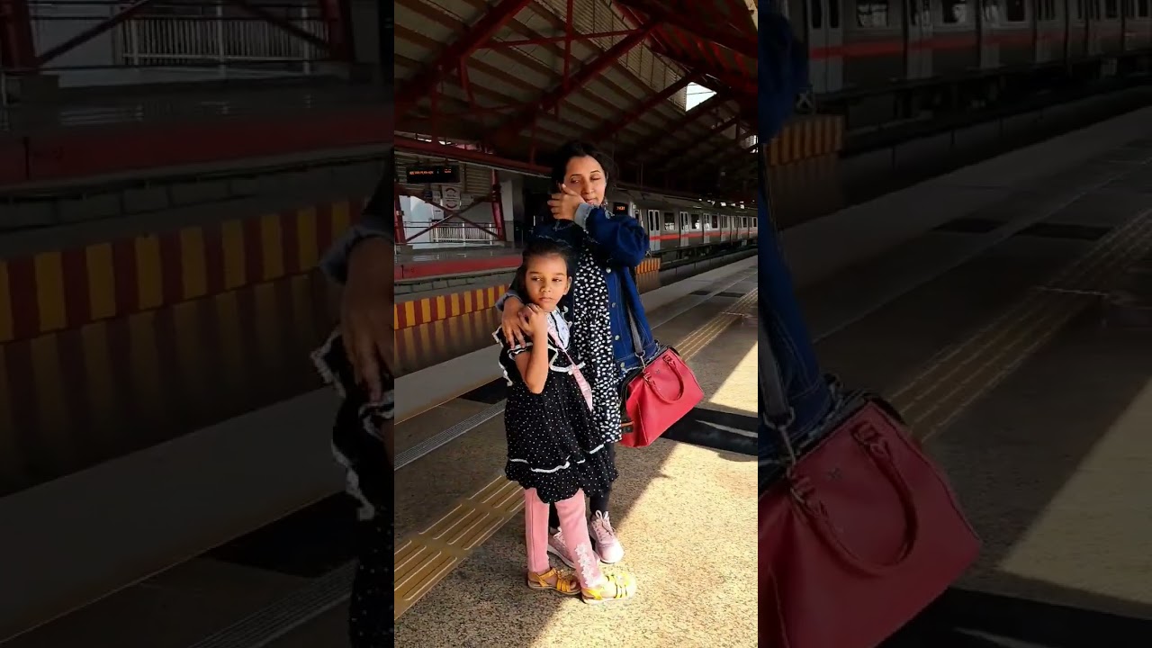 mother daughter waiting for the metro 😊 