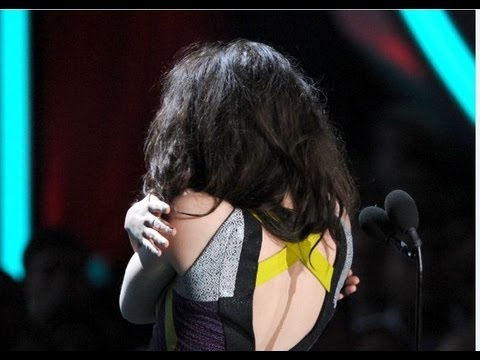 Kristen Stewart Makeout- 2012 MTV Movie Awards Highlights