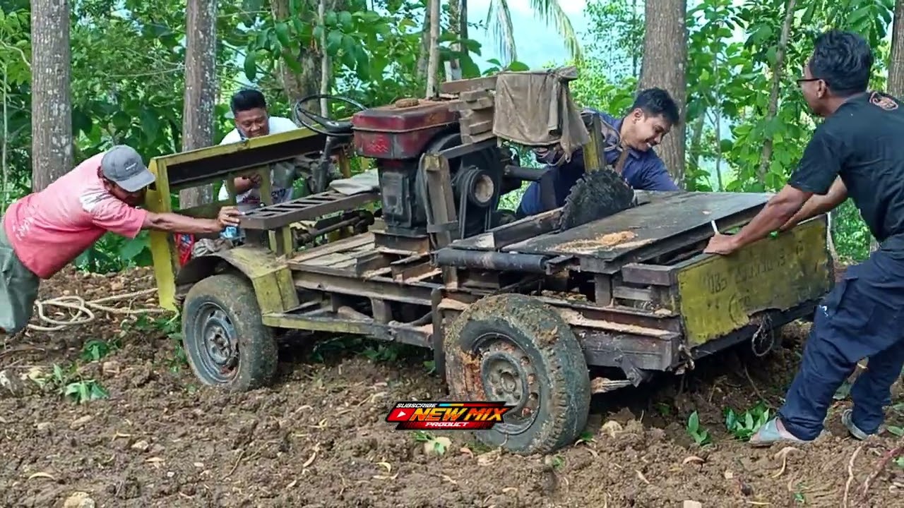 Begini jika truk serkel nekat dijalan berlumpur