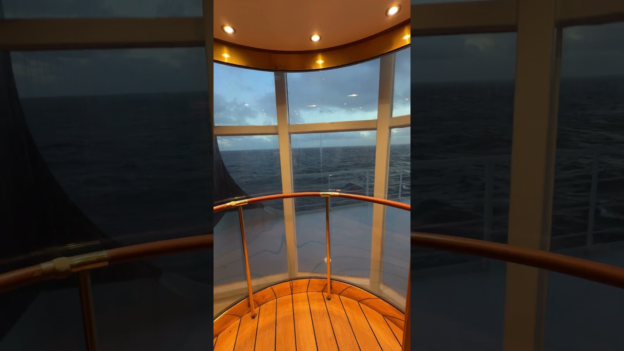 Queen Mary 2 | Scenic Lift