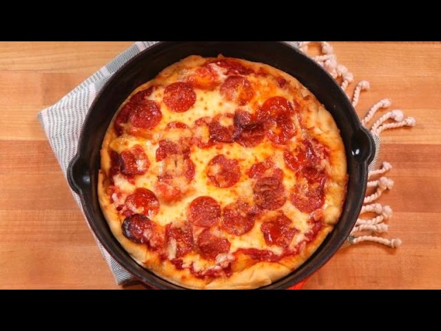 Skillet Pizza | Rachael Ray Show