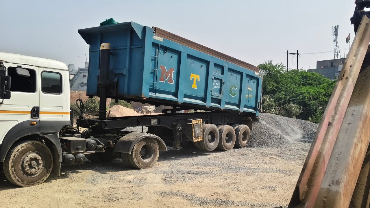 बहुत लेट हो गई ये गाड़ी to ? 