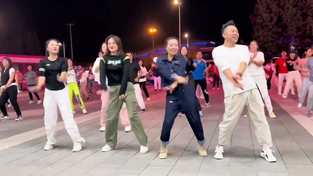 跳广场舞就是好!小伙伴儿们在一起就有无尽滴快乐，快点加入我们滴大家庭吧！