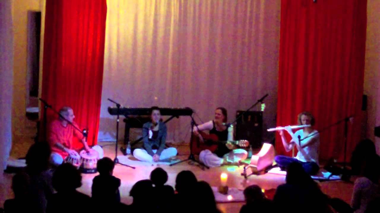 Mira Ek Ong Kar (live) - Joy Gabrielle en YouTube Mira Ek Ong Kar (live) - Joy Gabrielle en YouTube