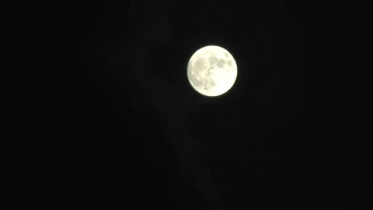 Rare blue supermoon brightens night sky in Karachi - YouTube