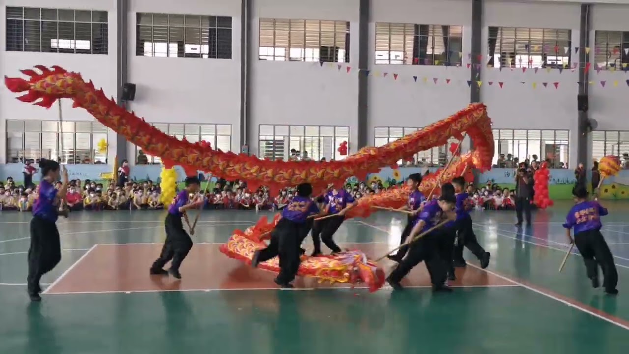 舞龙舞狮和鼓乐表演（培华二第六届运动会）