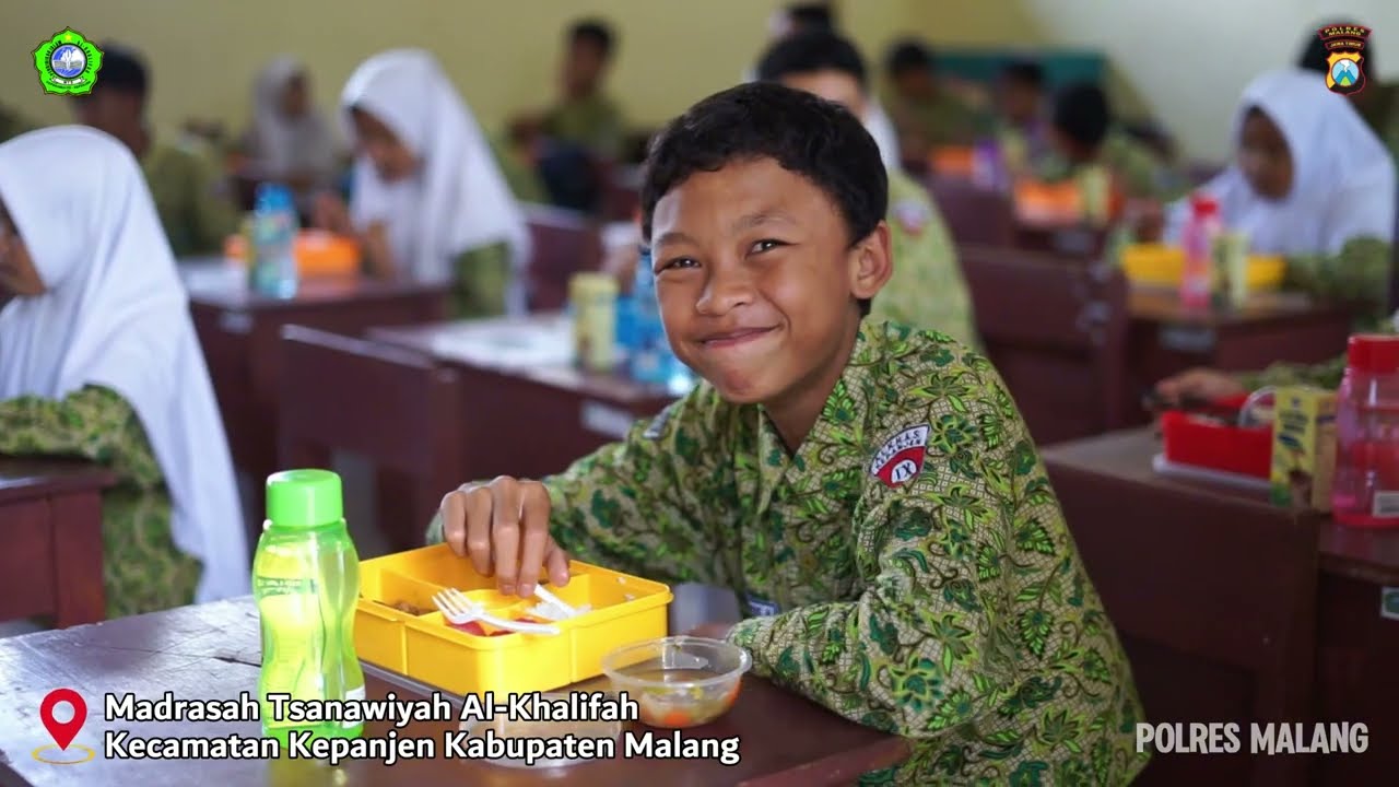 KAPOLRES MALANG SIMULASI MBG MAKAN BERGIZI GRATIS MTS AL KHALIFAH CETAK GENERASI INDONESIA EMAS 2045