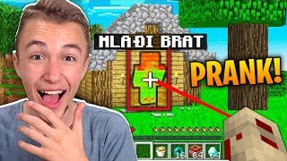 PRENKUJEM MLAĐEG BRATA U MINECRAFT SKRIVACA! *gledam kroz zidove*