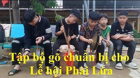 Học sinh tập bộ gõ múa Sư tử chuẩn bị cho Lễ hội Phài Lừa năm 2023