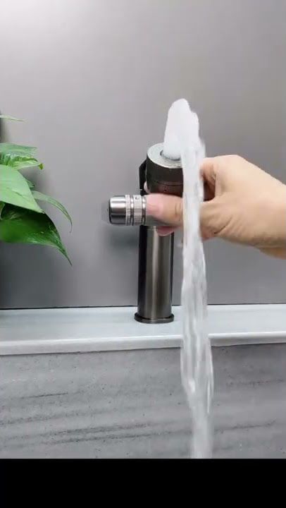 This single hole faucet is made from heavy duty brass with a chrome finish