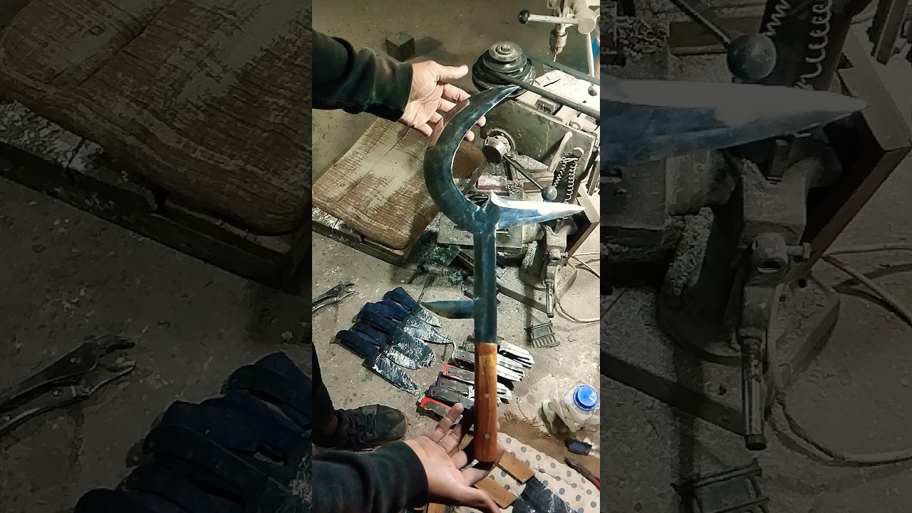 Hunga Munga African Throwing knife.J2 steel blade, brown wood handle 