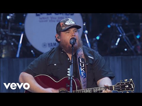 Video: Luke Combs va avea un turneu în 2020?