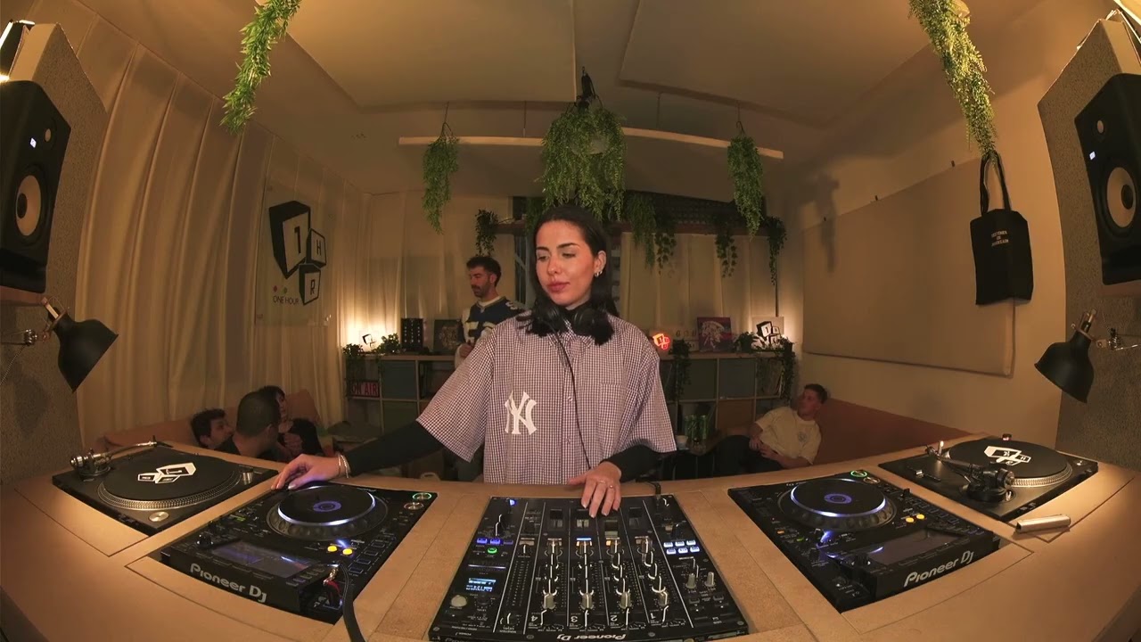 OneHour | S3 - EP.45 - Francesca Sgrilli