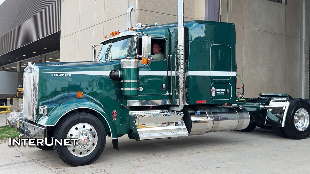 Kenworth W 900 18-Speed Manual Transmission Legacy Edition 605 HP