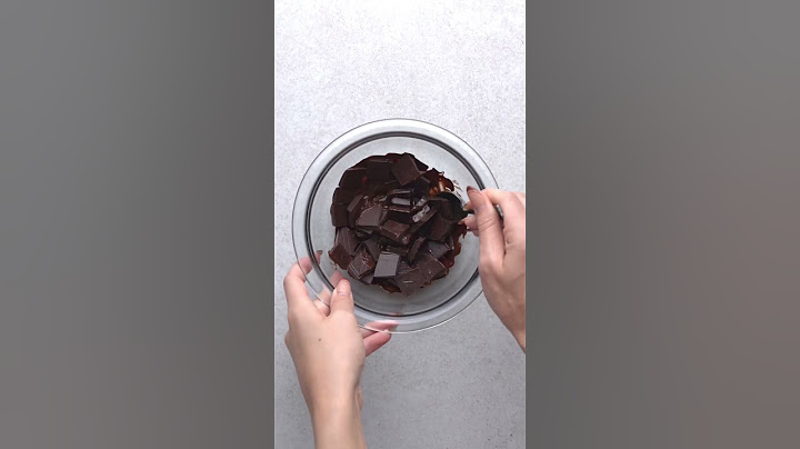 How to melt chocolate (the right way) 🍫 #meltchocolate #chocolatelover