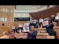 Escndalo no parlamento unita protesta contra violncia gratuita em tempo de paz