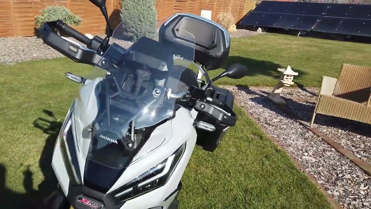HONDA NT 1100 vs. HONDA X-ADV 750 - YouTube