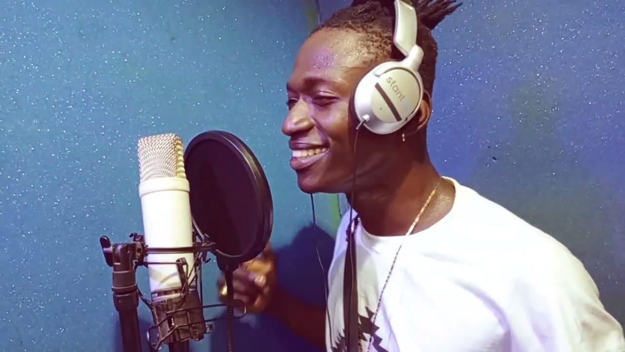 Natural black feat Almo tall ( WA NI KANI )