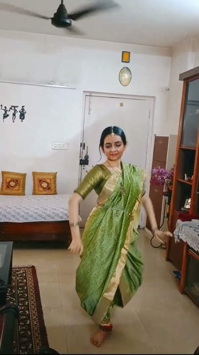 phagun piya sang khelo holi
