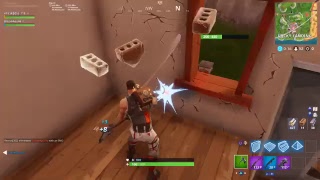 Playing fortnite duos/with mates / 9500 kills  /400 wins