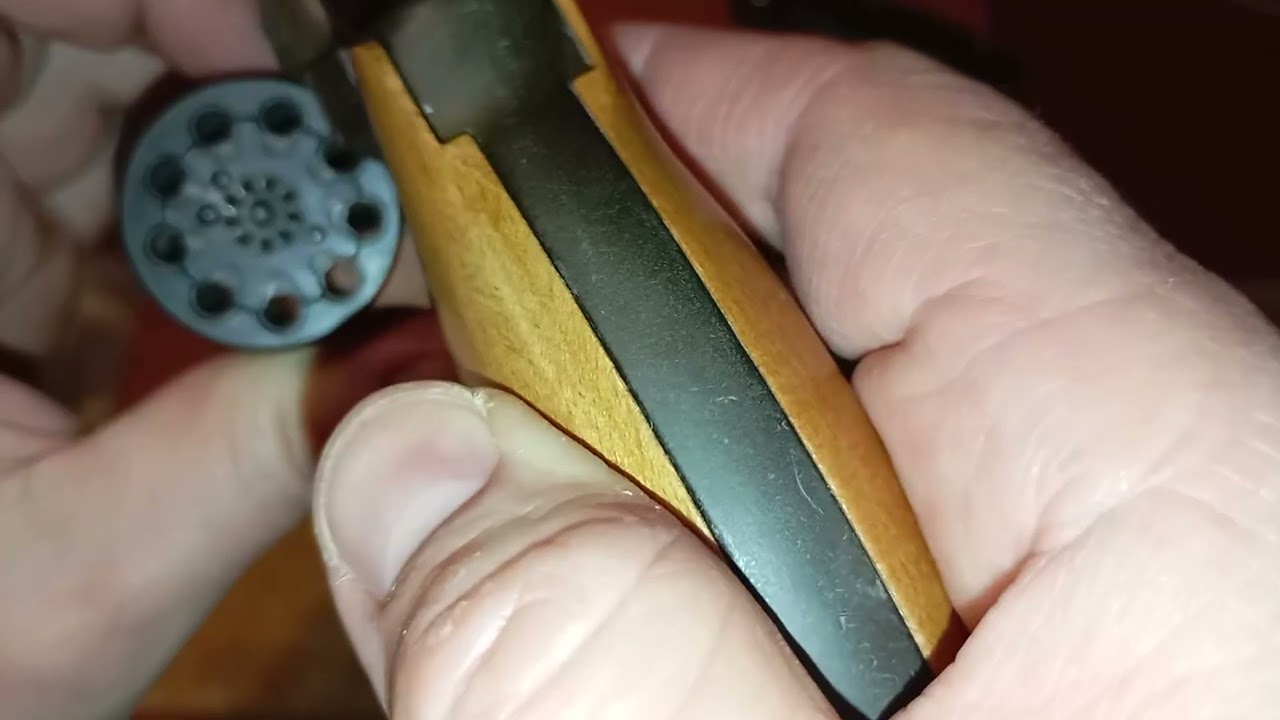 Розпаковка Віоліті Флобер