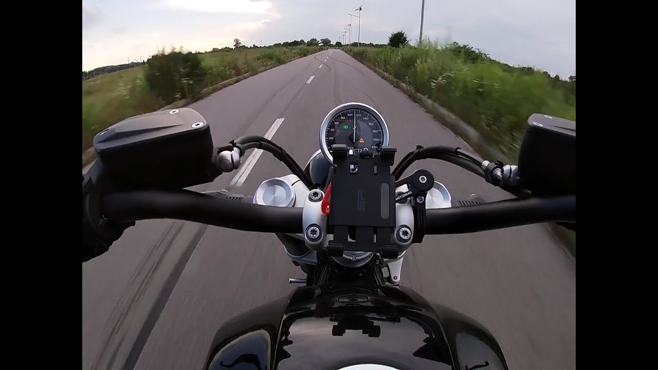 BMW R12 | RAW Onboard