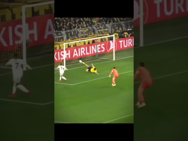 Niklas Süle Heroics 🙆‍♂️ What a block🚫#dortmund #defender #block #soccerskills #footballskills class=