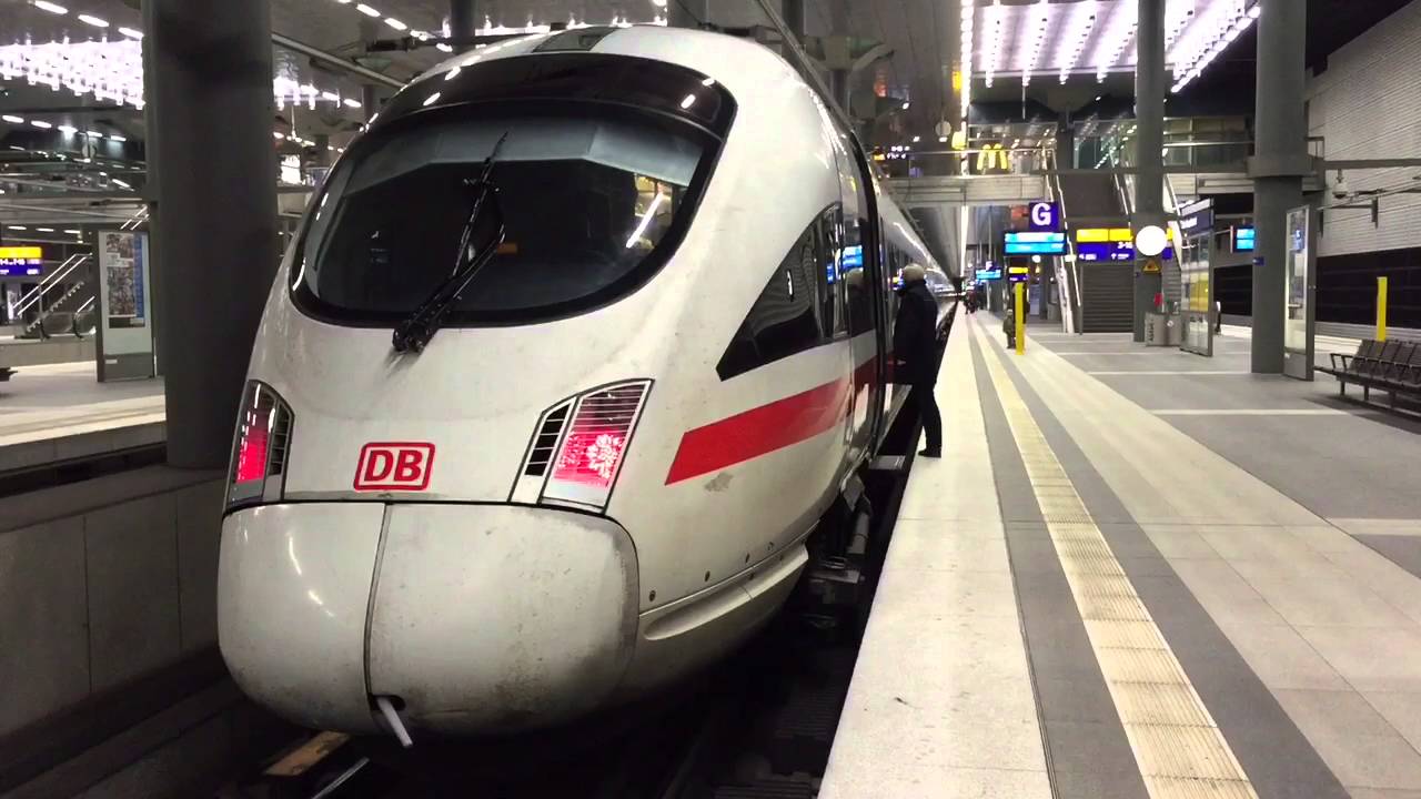 ICE Baureihe 401 in Berlin Hbf ICE Railway in Berlin XXL-Ansichtskarte 