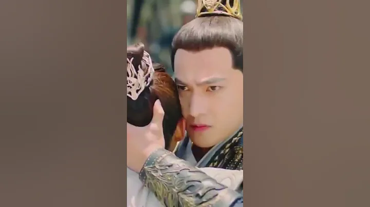 He hold her tightly and angry #yangyang #zhaolusi #bestcouples #whorulestheworld